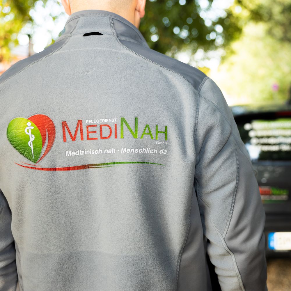 Dienstjacke mit MediNah-Logo